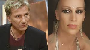 Bochkornak golyót ígértek a fejébe, Pásztor Annától bicskával kértek  autogramot