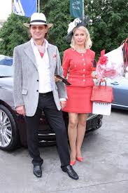 Первая жена марина федун подарила миллиардеру двоих детей, а зарема родила магнату еще троих — двух мальчиков и девочку. Zhena Leonida Feduna Foto Biografiya Lichnaya Zhizn Deti