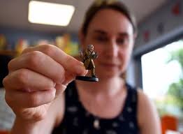 How Stranger Things and Hollywood fans are taking Dungeons and Dragons out  of the basement and into the mainstream