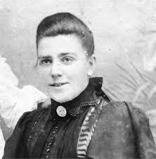 Elsie Christopher's Instagram, Twitter & Facebook