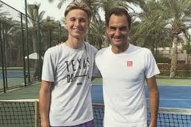 Follow in the footsteps of a champion with a frame that offers plenty of lightweight power and stability for young junior players. Top Ranked Swiss Junior After A Practice Run With Roger Federer It Was Incredible