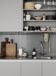 Mounting The Rail To The Wall Is One Choice If You Prefer Not To Drill Into The Backsplash You Can Also Hang I Keuken Interieur Keuken Inspiratie Keuken Idee