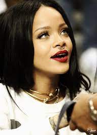 Inspiracao Curly Hair Https Www Youtube Com User Alanasantosblogger Rihanna Outfits Rihanna Street Style Bull Nose Ring