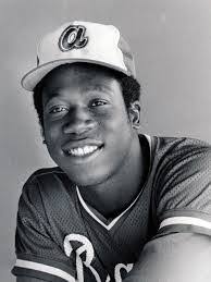 Les Cain's Instagram, Twitter & Facebook