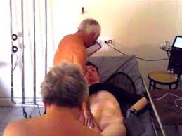 Il nostro gorilla va spesso al solarium, benché sia tutto peloso e non possa abbronzarsi. Adolescenti Gay Con Vecchi Uomini Porno E Video Di Sesso In Alta Qualita Su Amoreporno Com