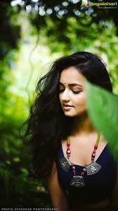 She has one elder brother and one elder sister, vidisha srivastava, who is also an actress in south indian films.shanvi studied at the thakur college. Shanvi Srivastava Image 4 Telugu Actress Gallery Images Pics Pictures Photoshoot Wallpapers Pic 4 In 2019 Tamil Actress Photos Beautiful Indian Actress India Beauty