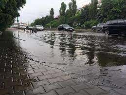 W wyniku gwałtownej ulewy, która przeszła nad miastem, kompletnie zostały zalane perony. 8tnlfesa0q0ssm