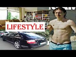 Luka modric is a croatian professional footballer who is considered to be one of the best midfielders in the world. Luka Modric Biography Family Childhood House Net Worth Car Collection Lifestyle Youtube