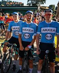 ð® | Les coureurs d' @ARKEA-B&B HOTELS se sont présentés ce soir avec ... |  TikTok