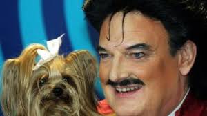 Schlagen sie auch in anderen wörterbüchern nach: Freunde Wollen Trauerfeier Organisieren Moshammers Leiche Einbalsamiert Und Offen Aufgebahrt