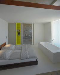 Dopo i lavori di ristrutturazione non avremo più il bagno in camera e mi farebbe molto comodo poter usare la doccia senza dover passare dallo studio (cioè la ex camera da letto). Vasca In Camera Il Sogno Diventa Realta Spiegato Dai Pro