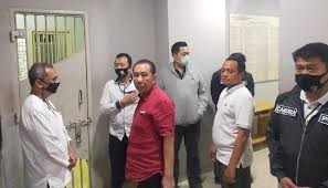 Kapolri, kata listyo, mengirimkan surat kepada kepolisian diraja malaysia untuk membantu mencari djoko tjandra. Graft Convict Joko Tjandra Jailed At Salemba The Stringer