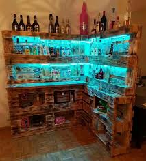 Paletten designs paletten ideen theke aus paletten theke selber bauen theken bar palette wein diy projekte inneneinrichtung cocktailbar. Beleuchtete Bar Aus Paletten Bar Aus Paletten Bar Bauen Theke Selber Bauen
