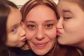 Tessa Neff's Instagram, Twitter & Facebook