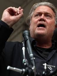 Quem é Steve Bannon, ex-assessor de Trump e 'oráculo' do clã Bolsonaro