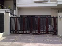Selain pagar tembok dan pagar batu alam, pagar rumah minimalis dari kayu bisa menjadi alternatif bagi anda yang tetap menginginkan kesan alami pada desain modern rumah anda. Model Pagar Minimalis Lipat