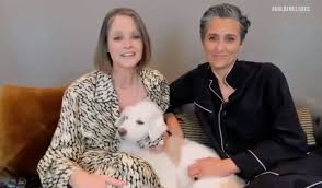 Jodie foster celebrates her 2021 golden globes win with a kiss from wife alexandra hedison!. Jodie Foster S Appearance With Her Wife At The 2021 Golden Globes Captured The Wonderful Mundanity Of Queer Love Vogue