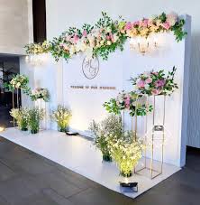 Kelihatan set up hiasan pelamin dan main table yang kami sediakan buat. 550 Pelamin Ideas In 2021 Perkahwinan Bunga Kahwin Hiasan Perkahwinan