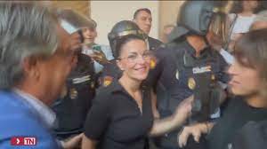 Intentan impedir con un 'escrache' una conferencia de Macarena Olona en la  Universidad de Granada