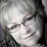 Carrie Ossmo's Instagram, Twitter & Facebook