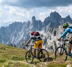 From downhill full suspension bike to dirt jumper, from xc hardtail to fat bike, mongoose offers mountain bikes for several mtb disciplines. Mountainbiken In Niederdorf Sudtirol Dolomiti Superbike