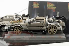 <p>retour vers le futur avec marty mcfly et doc brown, le converteur temporel au plutonium, 1 skateboard, 1 télécommande et le chien einstein.</p>. Sun Star Models 1 43 Delorean Dmc 12 Retour Vers Le Futur 3 Voitures Jeu 24016 Modele Voiture 24016 657440240161