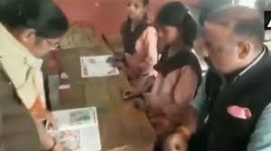 The dalit girls were found frothing at the mouth, raising suspicion of poisoning. Https Zeenews India Com India Hyderabad Veterinary Doctor Rape Murder Case Accused Sent To 14 Days Judicial Custody 2249643 Html Https English Cdn Zeenews Com Sites Default Files 2019 11 30 833123 Hyderabad Rape Protest 2 Jpg Https Zeenews