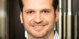 Gil Perry's Instagram, Twitter & Facebook