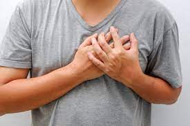 Saya remaja perempuan berumur 19 tahun mengalami kesakitan di tulang rusuk sebelah kiri yang teramat sakit dan sukar untuk sakit dada sebelah kananyg diikuti dgn sakit mencucuk di perut sebelah kanan jugak saya. Sakit Dada Sebelah Kiri Berikut Kondisi Yang Bisa Jadi Penyebabnya
