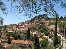 Capital mimosa, it is the starting point of the route du mimosa extending from bormes to grasse (130. Bormes Les Mimosas Travel Guide At Wikivoyage