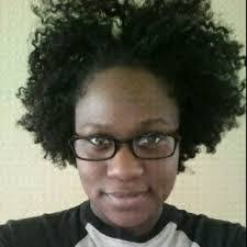 Linda Manoni's Instagram, Twitter & Facebook