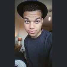 Joshua McIntyre (@ellienjosh4eva)