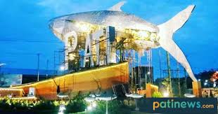 Ciri khas kota pati : Tugu Bandeng Di Ujung Barat Jls Pati Bikin Penasaran Warganet