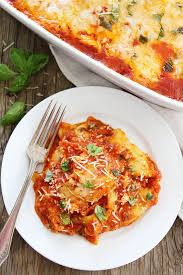 4 Ingredient Ravioli Lasagna Recipe On Twopeasandtheirpod Com You Only Need Four Ingredients To Make This Lasagna It Ravioli Lasagna Recipes Homemade Lasagna