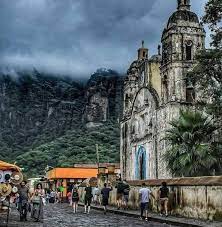 El templo y convento de la natividad, museos y numerosas tiendas. Tepoztlan Morelos Photos Facebook