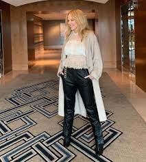 Photogallery of kylie minogue updates weekly. Kylie Minogue On Twitter Let S All Guess How Long Before The Elevator Arrives