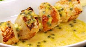 Brochettes De St Jacques Dans Son Beurre Blanc Brochette De St Jacques Brochette De Poisson Recette Coquille St Jacques