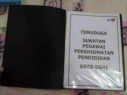 Antara kelebihan bekerja dalam sektor kerajaan ni antaranya adalah kerana status pekerjaan yang selamat, terjamin dan kemudahan yang dapat memanfaatkan seisi keluarga. Cikgu Ini Kongsikan Cara Susun Folder Resume Berserta Sijil Dengan Betul Bagi Menghadiri Temuduga