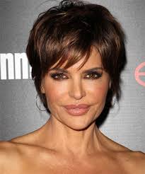 Here is a quick guide given by lisa herself, on what is her typical styling routine. Lisa Rinna Hairstyle Casual Short Straight Hairstyles