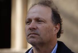 SENADOR DE URRESTI REFUERZA PRIORIDAD DEL PUENTE COCHRANE EN REUNIÓN CON EL  MINISTRO DE VIVIENDA