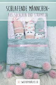 Diy Geburtsgeschenk Schlafende Strampler Mannchen Geschenke Zur Geburt Basteln Baby Geschenke Basteln Geburtsgeschenk