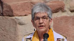 Autoren präsentieren ihre Werke im Seligenstädter Rathausinnenhof