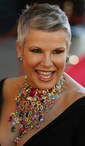 1.6 top50 des plus belles coupes pixie pour 2020. 1001 Idees Pour Votre Coupe De Cheveux Courte Pour Femme De 50 Ans