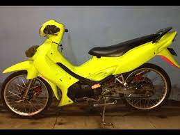 Modifikasi ini merupakan modifikasi simple namun membuat motor terlihat lebih modern dan mewah. Motor Trend Modifikasi Video Modifikasi Motor Suzuki Satria 2 Tak Hiu Velg Jari Jari Terbaru Youtube