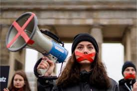 El artículo 53 de la ley de sociedades de 1966 tipifica como delito utilizar de manera indebida efectivo o bienes de una. Laws Designed To Silence The Global Crackdown On Civil Society Organizations Amnesty Malaysia