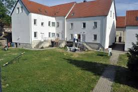 Attraktive mietshäuser zur miete in braunsbedra & umgebung eine passende immobilie mit guter lage finden entscheiden sie sich zwischen reihenhaus, einfamilienhaus, doppelhaushälfte & weiteren haus angeboten im immobilienportal von meinestadt.de finden sie 5 mietimmobilien mit angaben zu zimmer, kaltmiete &; 3 Zimmer Wohnung Zu Vermieten Hauptstrasse 30a 06242 Braunsbedra Saalekreis Mapio Net