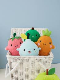 Www Noodoll Com La Gamme De Mini Peluches Fruits Et Legumes Noodoll Est Fraichement Livree De Chez Le Marchand De Legumes De Noo Jouet Maison Et Objet Hochets