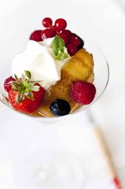 Le Lundi C Est Permis De Deguster Le Printemps Avec Un Baby Baba Au Rhum Chantilly Et Fruits Rouges Panier De Saison Recette Baba Au Rhum Alimentation Idee Tarte