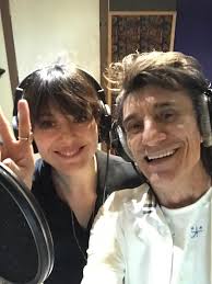 Ronnie plays with Imelda May