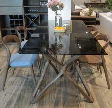 This table has enough space to accommodate 6 people at the same time. China New Arrival Rectangle Glass Dining Table Matching Solid Wood Base China Wooden Dining Table Dining Room Table